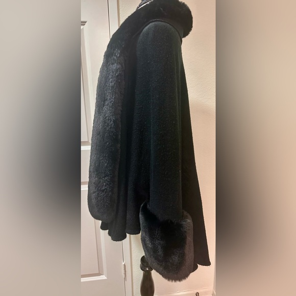 Faux Fur Black Trim Long Wrap Unbranded One Size - Picture 4 of 6